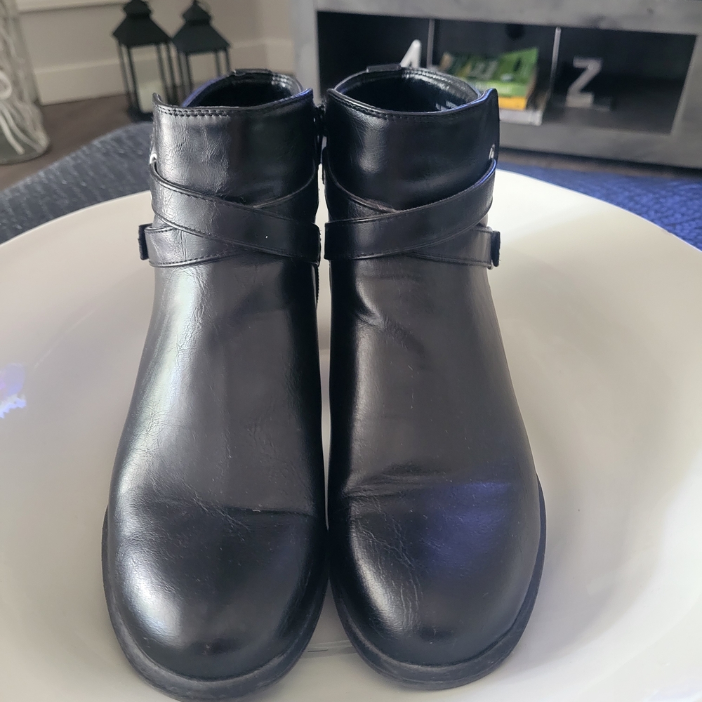 Unisa Black Ankle Booties